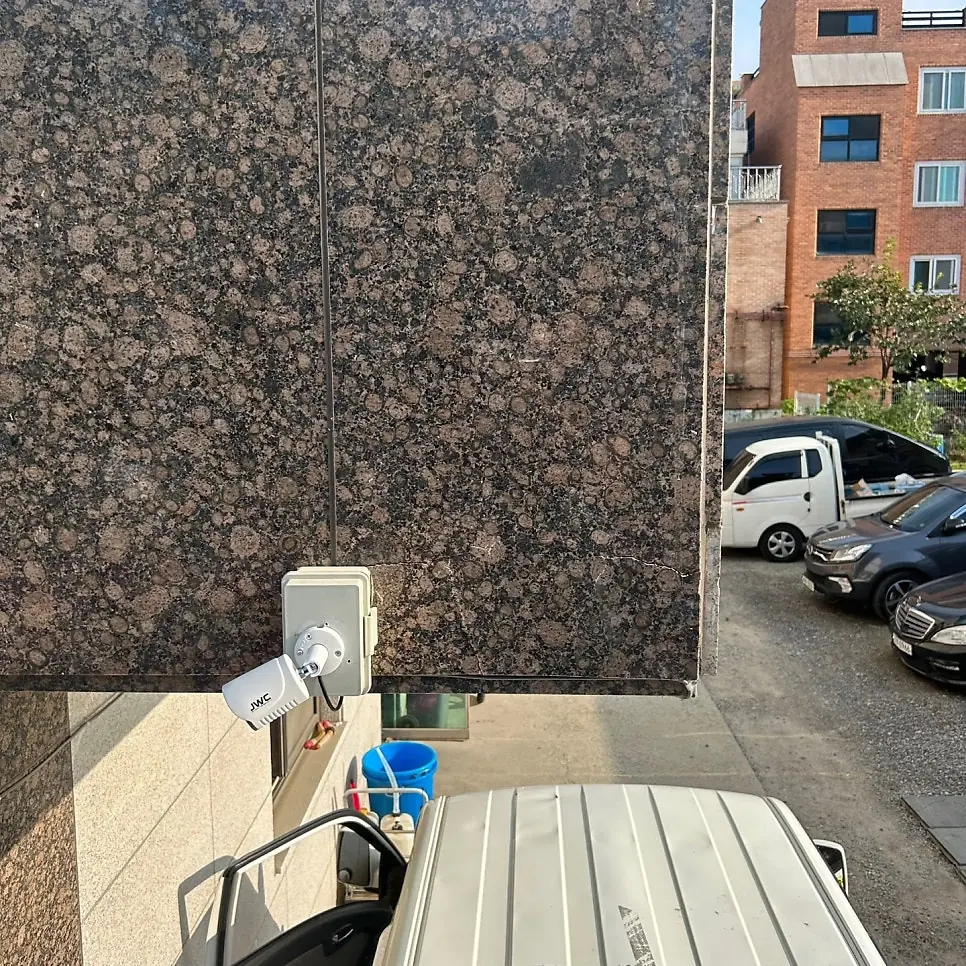 외벽대리석균열보수 시공 전