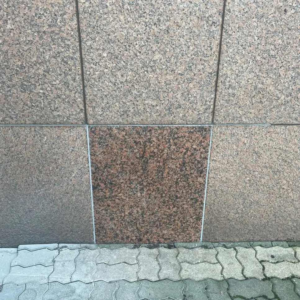 대리석 외벽 시공 완료 모습